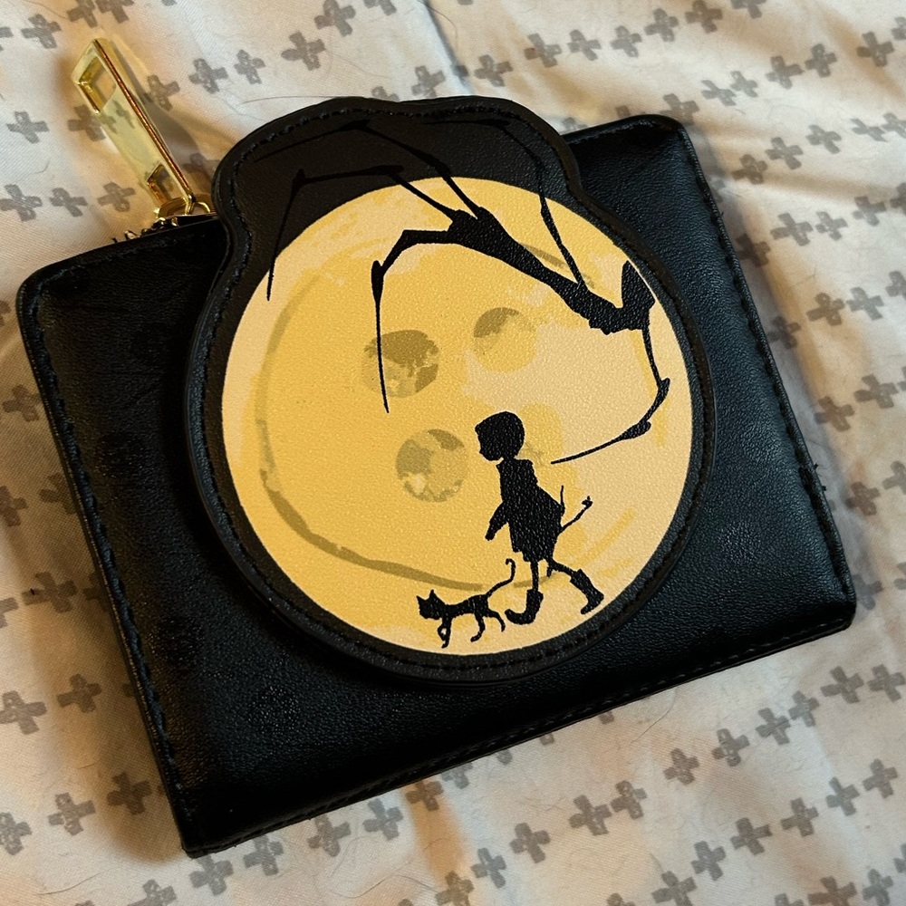 ✨Hot Topic X LAIKA Coraline Moon Wallet✨